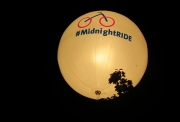 Ballon bei Nacht mit der Aufschrift MidnightRide
