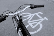 Fahrrad auf Radschutzstreifen zu sehen