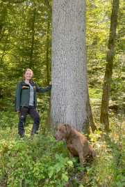 Sarah Niekrenz und Labrador-Rüde Bones